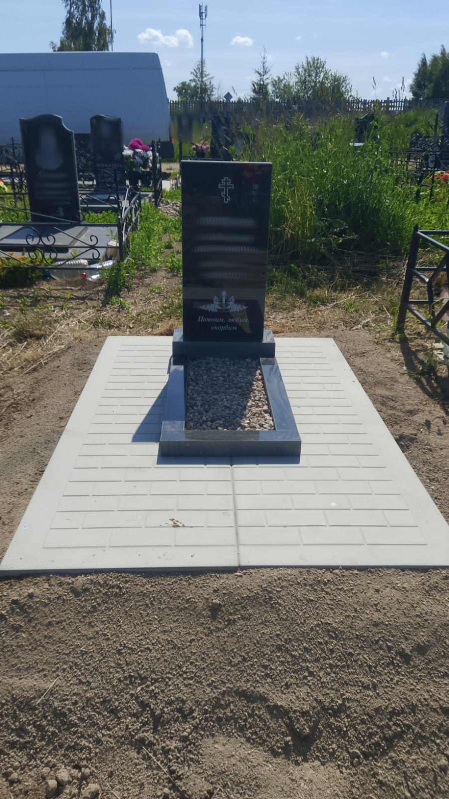 Памятник под ключ 100х50х7 с установкой на плиты в Иваново