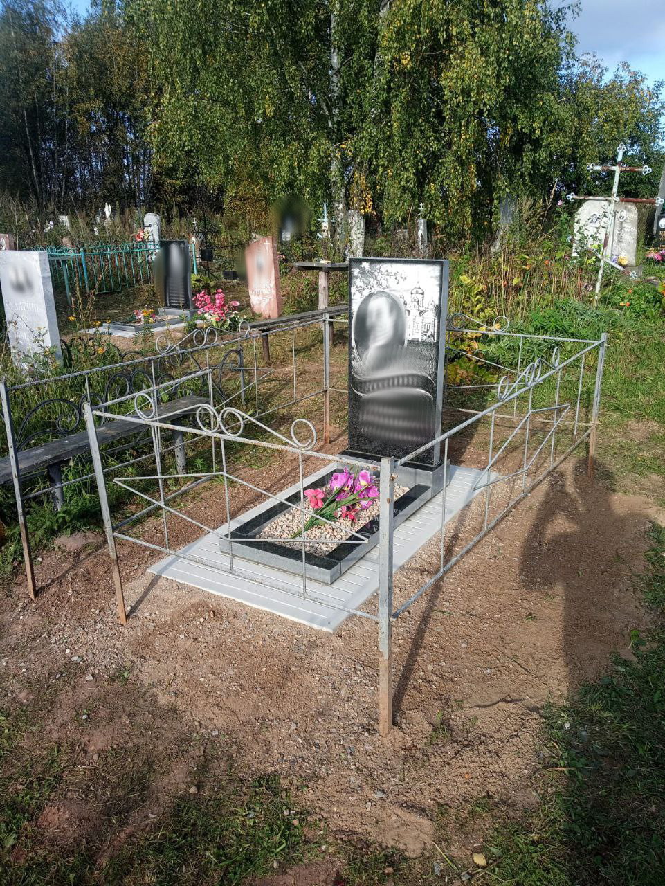 Памятник под ключ 80х40х5 с установкой на плиту в Иваново